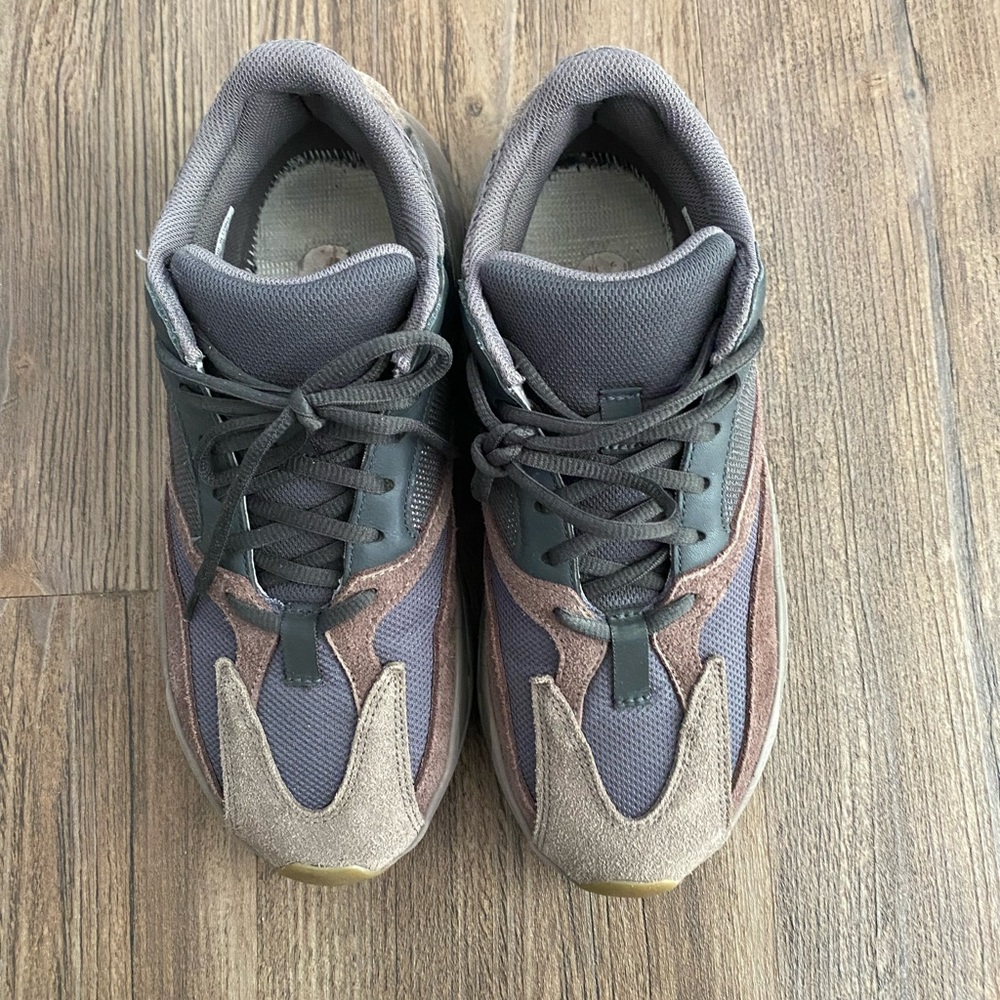 Yeezy Boost 700 Mauve size 10.5